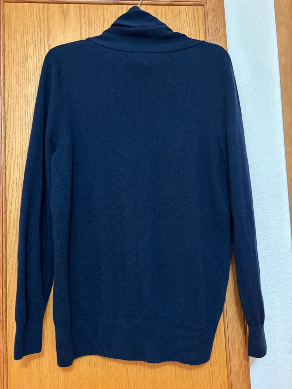 L.L. Bean Navy 100% Cashmere Crossneck Pullover Sweater - Picture 5 of 6